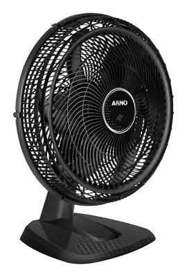 Ventilador de mesa 50cm Arno VD50 com 6 pás e grade inteiriça preta, base larga e retangular e botão lateral