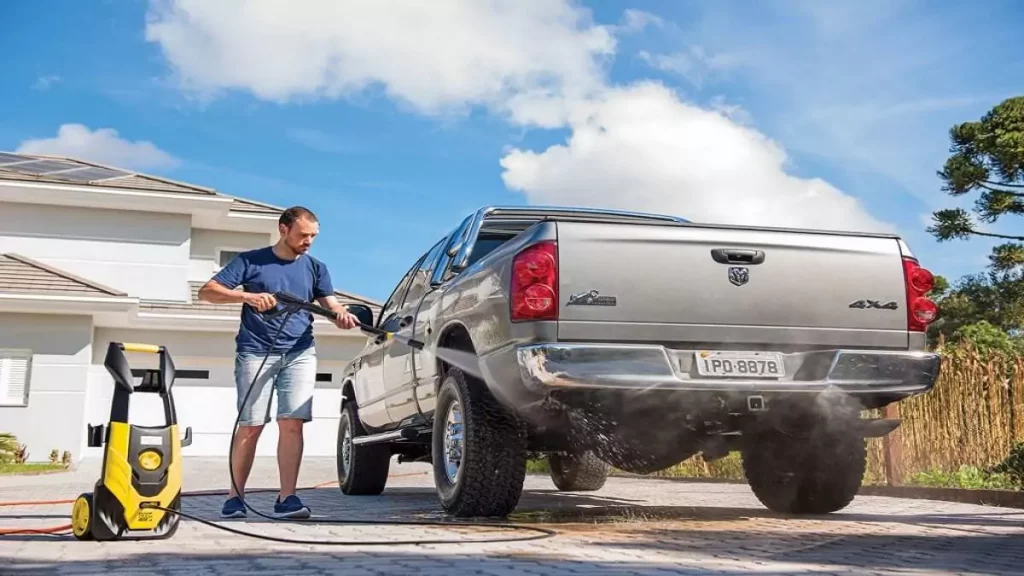 Abertura do post sobre como funciona a lavadora de alta pressão: Lavando o carro com uma WAP