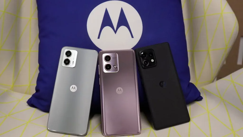 Celulares da Motorola lado a lado