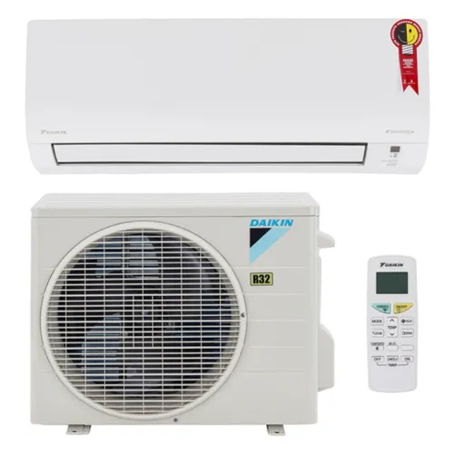 Ar condicionado 12000 BTU branco e largo, com condensadora quadrada e grande e ventoinha pequena